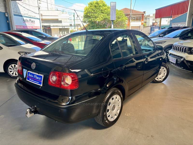 VOLKSWAGEN - POLO SEDAN - 2007/2008 - Preta - R$ 33.900,00