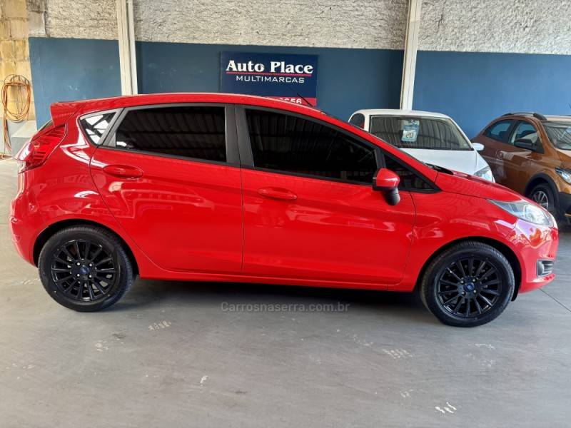 FORD - FIESTA - 2015/2015 - Vermelha - R$ 47.900,00