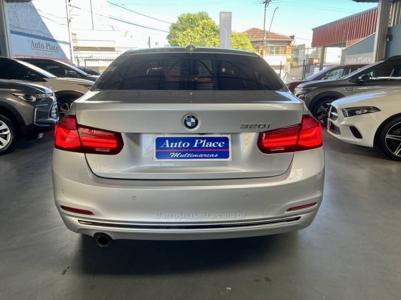 BMW - 320I - 2018/2018 - Prata - R$ 132.900,00