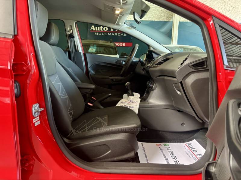 FORD - FIESTA - 2015/2015 - Vermelha - R$ 47.900,00