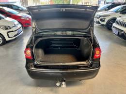 VOLKSWAGEN - POLO SEDAN - 2007/2008 - Preta - R$ 33.900,00