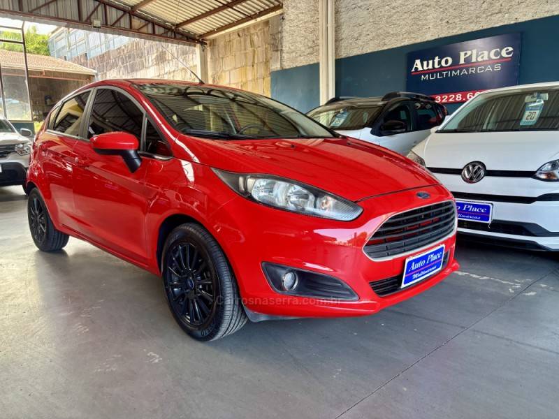FORD - FIESTA - 2015/2015 - Vermelha - R$ 47.900,00