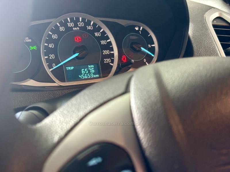 FORD - KA - 2016/2017 - Vermelha - R$ 46.900,00