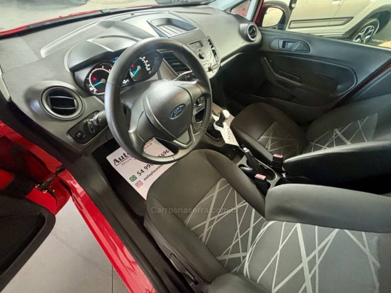 FORD - FIESTA - 2015/2015 - Vermelha - R$ 47.900,00