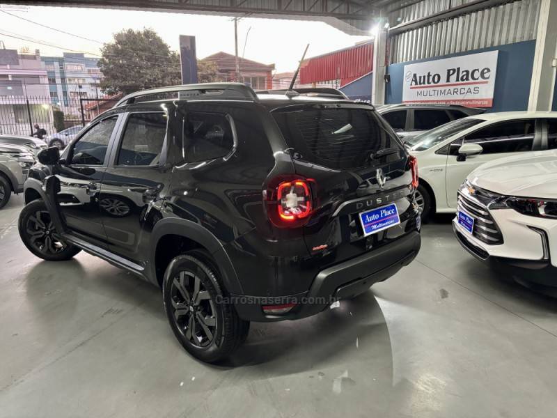 RENAULT - DUSTER - 2022/2023 - Preta - R$ 108.900,00