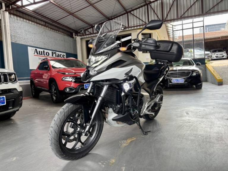 HONDA - NC 750X - 2021/2022 - Branca - R$ 54.900,00