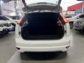 FORD - FOCUS - 2012/2013 - Branca - R$ 47.900,00