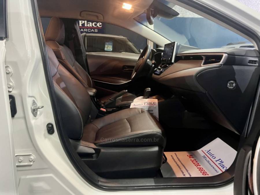 TOYOTA - COROLLA - 2020/2021 - Branca - R$ 130.900,00