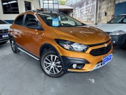 CHEVROLET - ONIX - 2016/2017 - Laranja - R$ 62.900,00