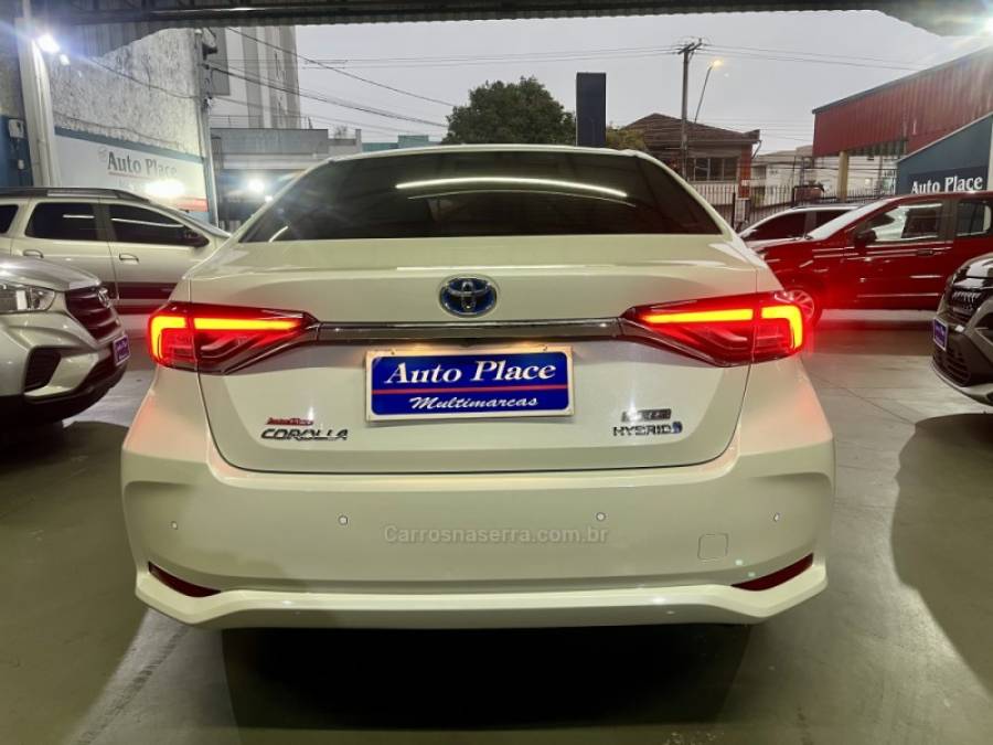TOYOTA - COROLLA - 2020/2021 - Branca - R$ 130.900,00