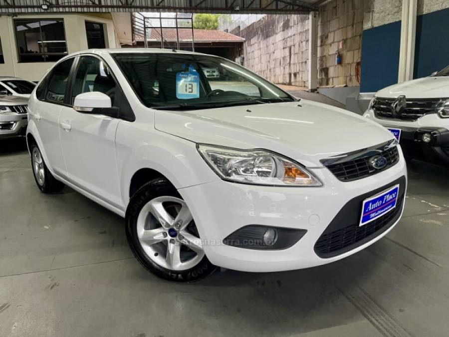 FORD - FOCUS - 2012/2013 - Branca - R$ 47.900,00