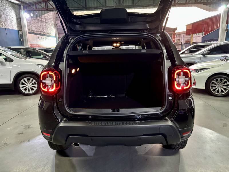 RENAULT - DUSTER - 2022/2023 - Preta - R$ 108.900,00