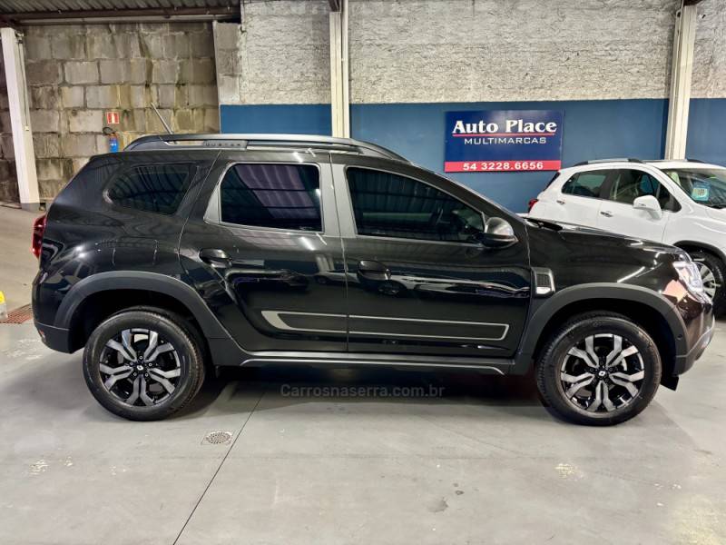 RENAULT - DUSTER - 2022/2023 - Preta - R$ 108.900,00