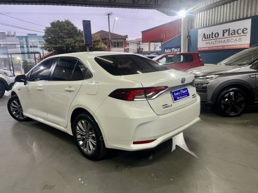 TOYOTA - COROLLA - 2020/2021 - Branca - R$ 130.900,00