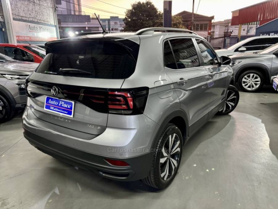 VOLKSWAGEN - T-CROSS - 2023/2024 - Prata - R$ 117.900,00