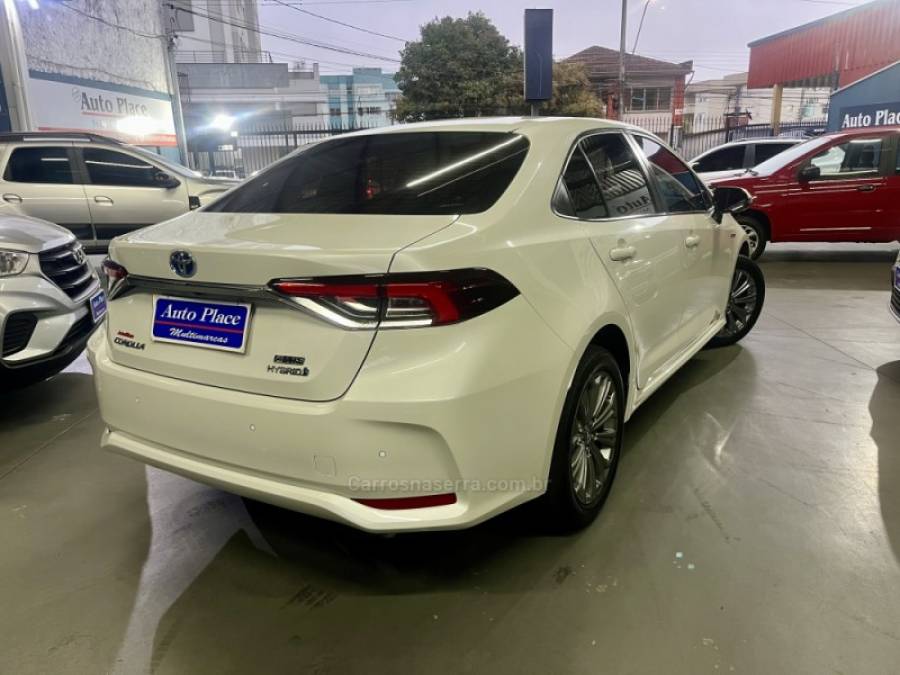 TOYOTA - COROLLA - 2020/2021 - Branca - R$ 130.900,00